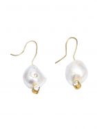  Gold Tone handcrafted Pearl Earrings