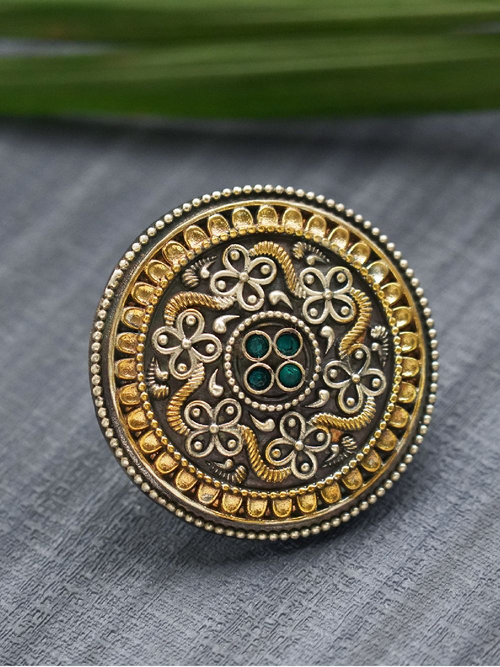 Round Shape Green Dual Tone Brass Ring