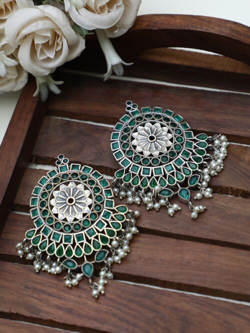 GREEN SILVER TONE HANDCRAFTED STUD EARRING